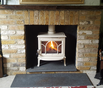 Jotul F100 Multifuel Stove - in ivory enamel with tracery door. Installed in Cobham, near Woking Surrey 